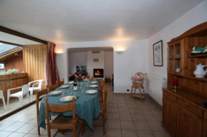 Apartment Ecureuil 200m2 Living room with fireplace